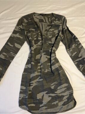 Express Camo Long-Sleeve Shirt Dress in Olive & Gray